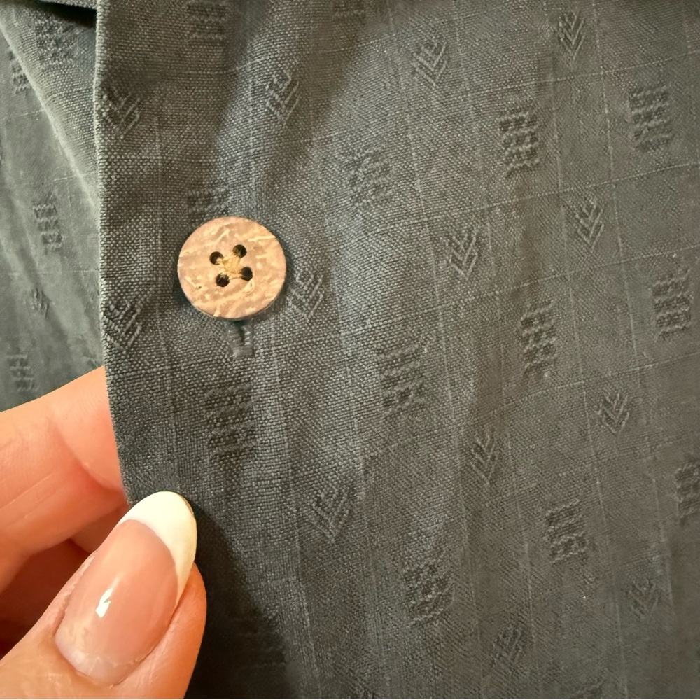 TOMMY BAHAMA “Chairman of the board” black silk camp shirt men’s M embroidered - Picture 5 of 9